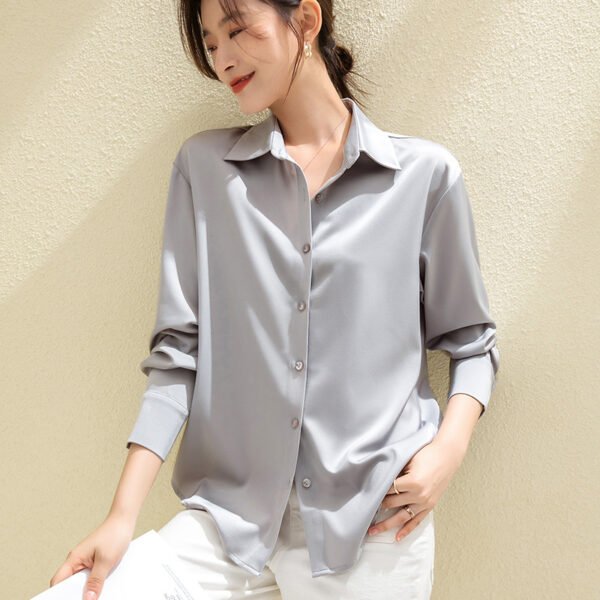 Shirt women's soft fabric long-sleeved design with a small-town feel, loose and comfortable, made of silk-acetate satin, top in white, French-style women's shirt