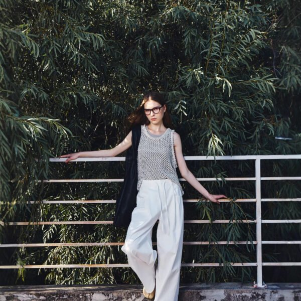 Custom-made and fully-assembled clothing production. Cross-border women's independent online store. Korean-style simple floor-length casual pants. Suitable for both dressing up and casual occasions.